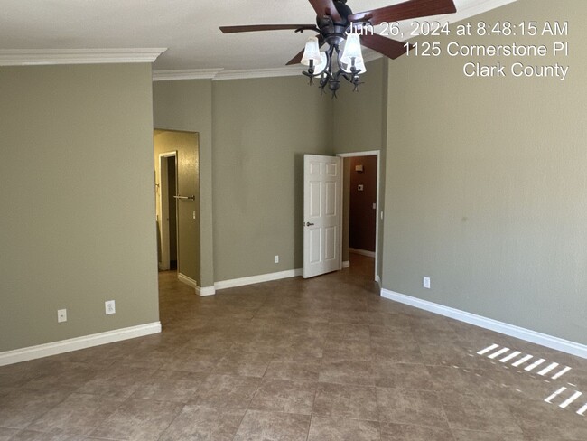 Building Photo - Beautiful Single Story with Pool in Eldorado
