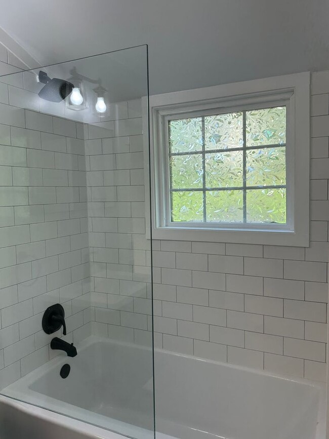 Building Photo - 3 bedroom, 2 bath, unfurnished or furnishe...