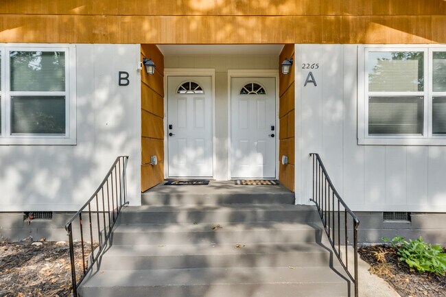 Building Photo - 2265 Columbia Dr