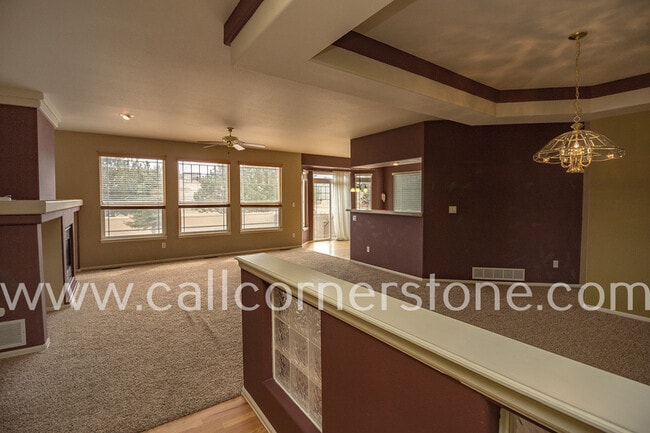 Building Photo - 3305 Hollycrest Dr