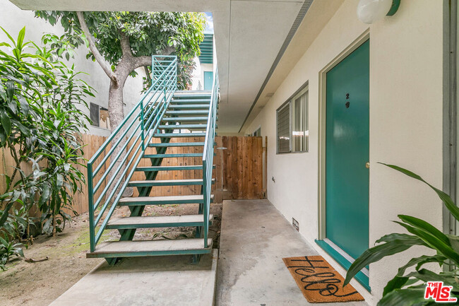 Building Photo - 1333 Barry Ave