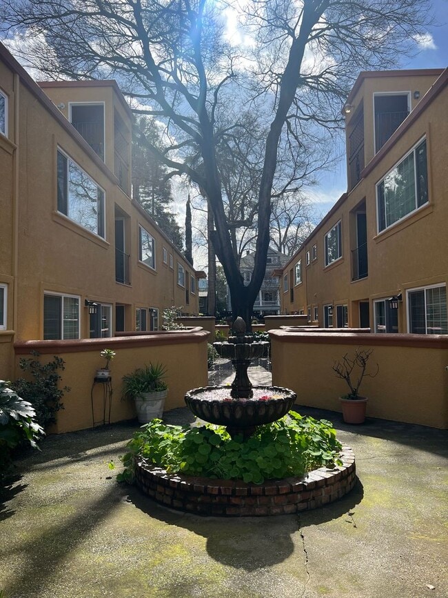 Building Photo - 1819 G St