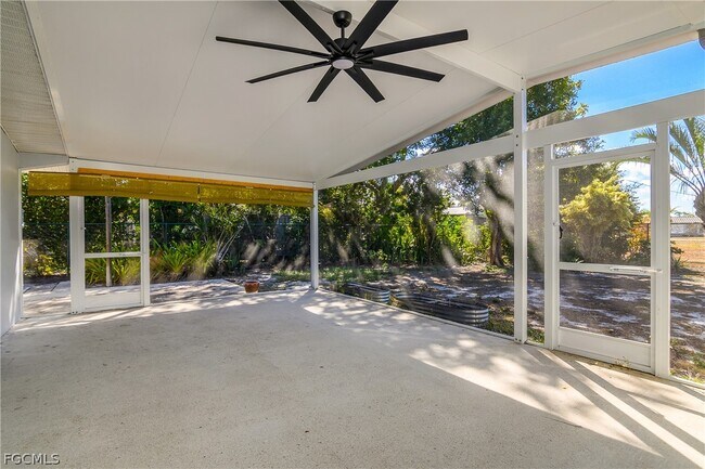 Building Photo - 174 2nd St