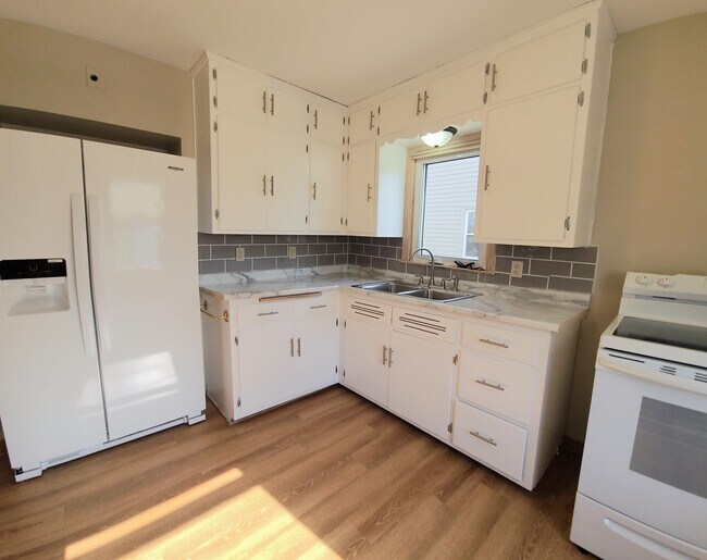 Building Photo - 185 N 90th St