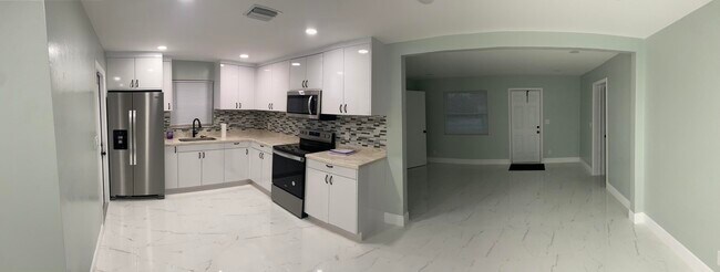Building Photo - 4615 Melaleuca Ln