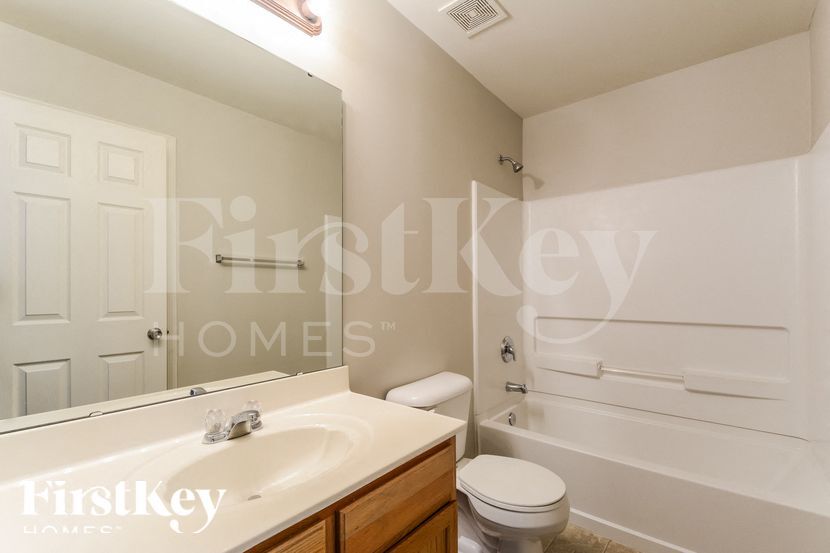 Building Photo - 1012 Glengarry Dr