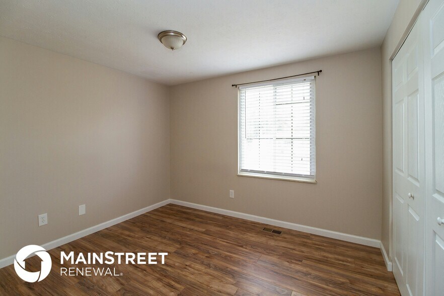Building Photo - 4504 Lunenburg Dr