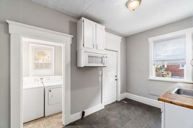 Building Photo - 360 N Garfield Ave