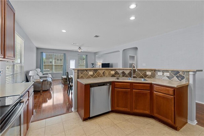 Building Photo - 554 Apricot Dr