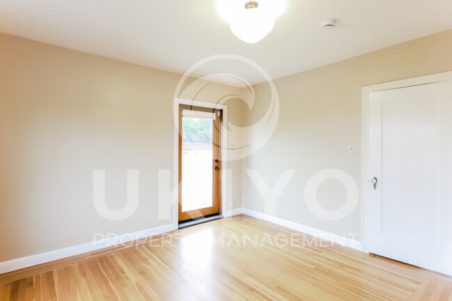 Building Photo - 4753 El Centro Ave