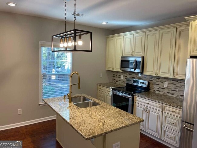 Building Photo - 3544 College St