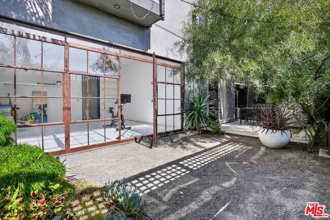 Building Photo - 2425 Clement Ave