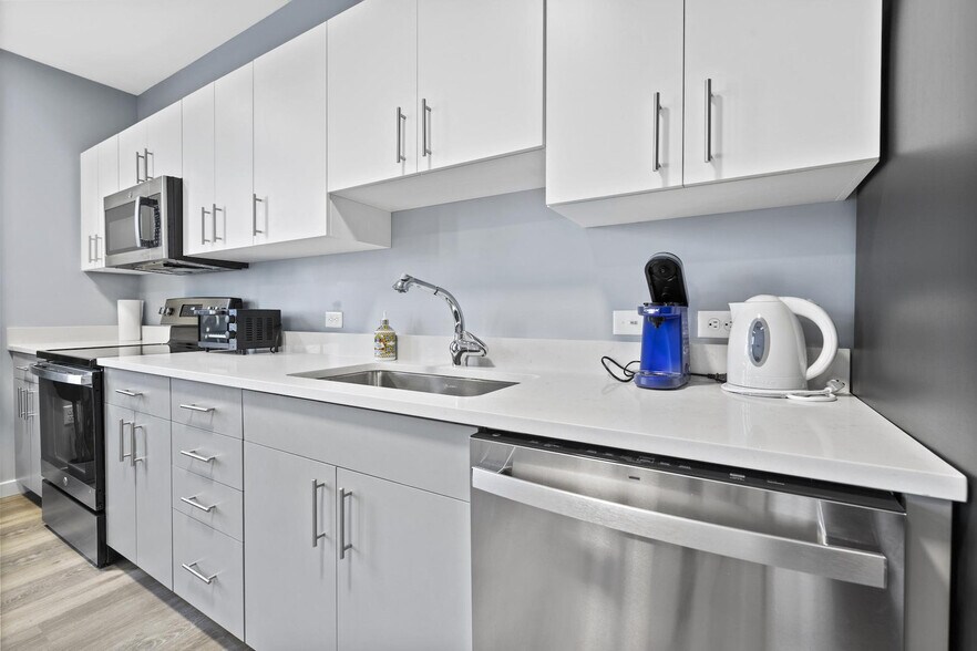 Building Photo - 95 Broadway