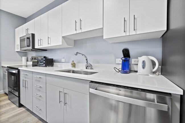 Building Photo - 95 Broadway-SI ID1240368P