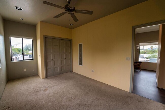 Building Photo - 2010 E 1st St