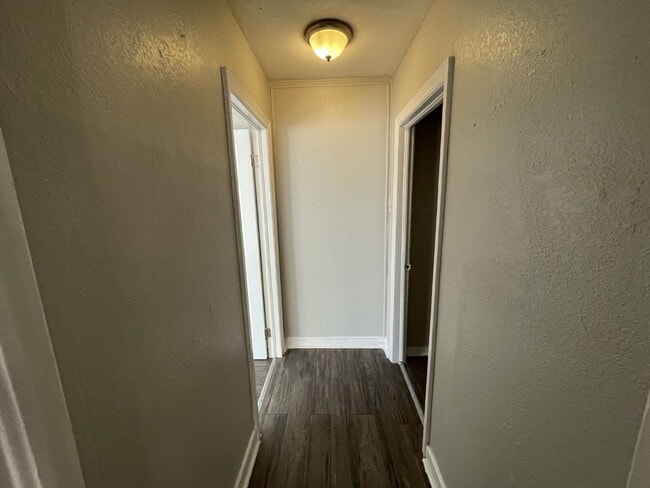 Building Photo - 859 Steves Ave