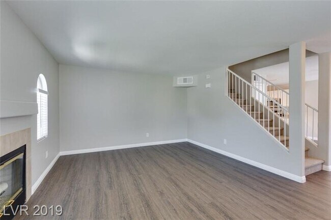 Building Photo - Charming 3-Bedroom Henderson Townhome