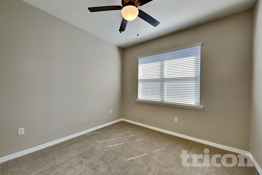 Building Photo - 112 Waterside Cir