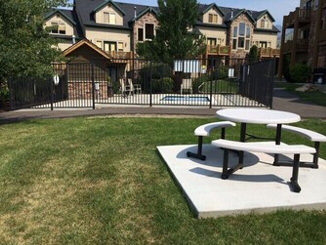 Building Photo - ** $750 OFF MOVE-IN ** Beautiful 3-Bedroom...