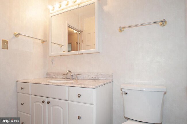Building Photo - 5931 Peverill Dr