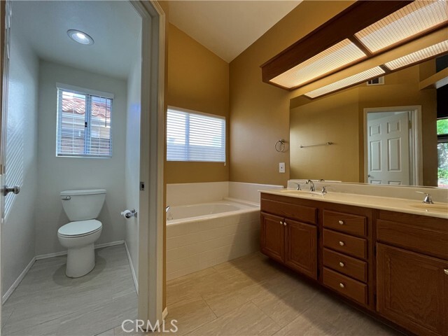 Building Photo - 634 Twin Peaks Ave