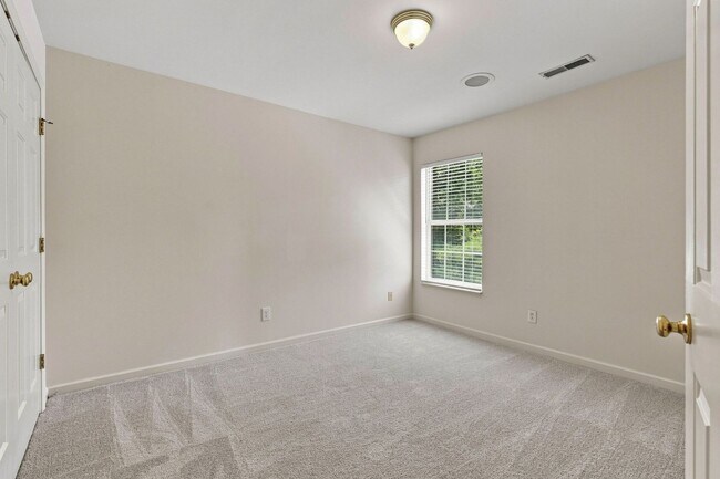 Building Photo - 605 Brelan Ct