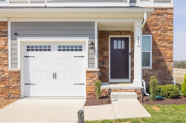 Building Photo - 247 Pryor Dr