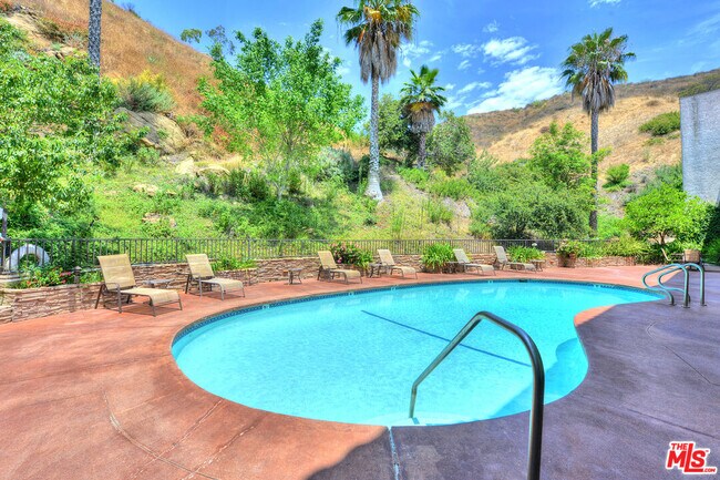 Building Photo - 2700 Cahuenga Blvd