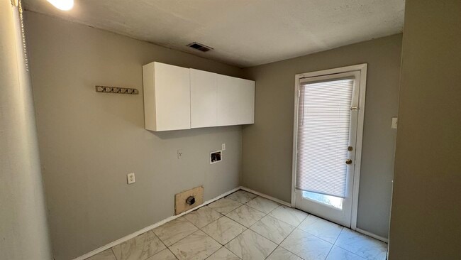 Building Photo - 4956 Durbin Ave