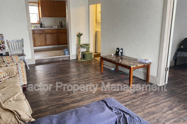 Building Photo - 103 Locust St