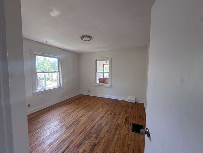 Building Photo - 806 Marvin Ave