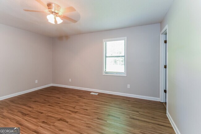 Building Photo - 1012 Hicksmil Dr SW