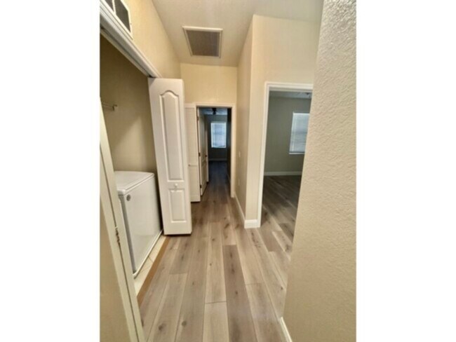 Building Photo - Annual-3 Bedroom 2.5 Bath Townhouse-Fort Myers