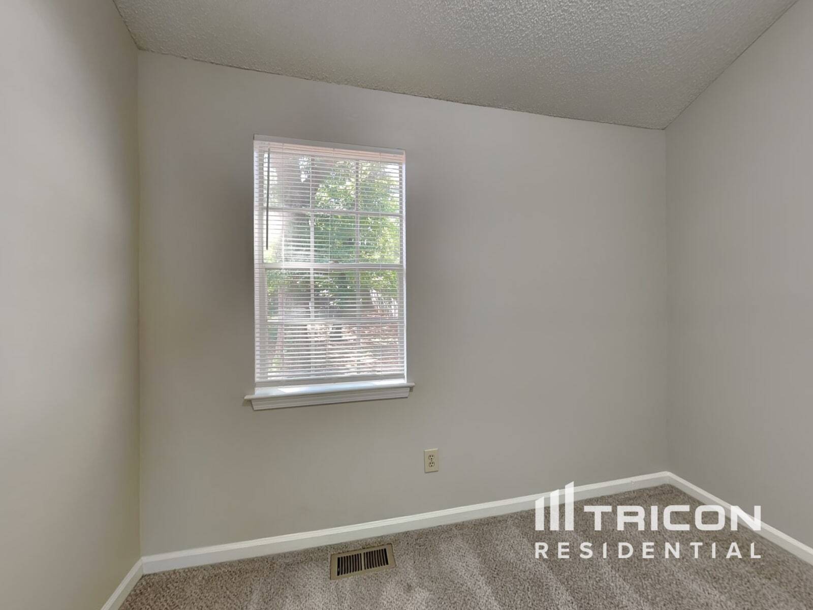 Building Photo - 1684 Watercrest Cir