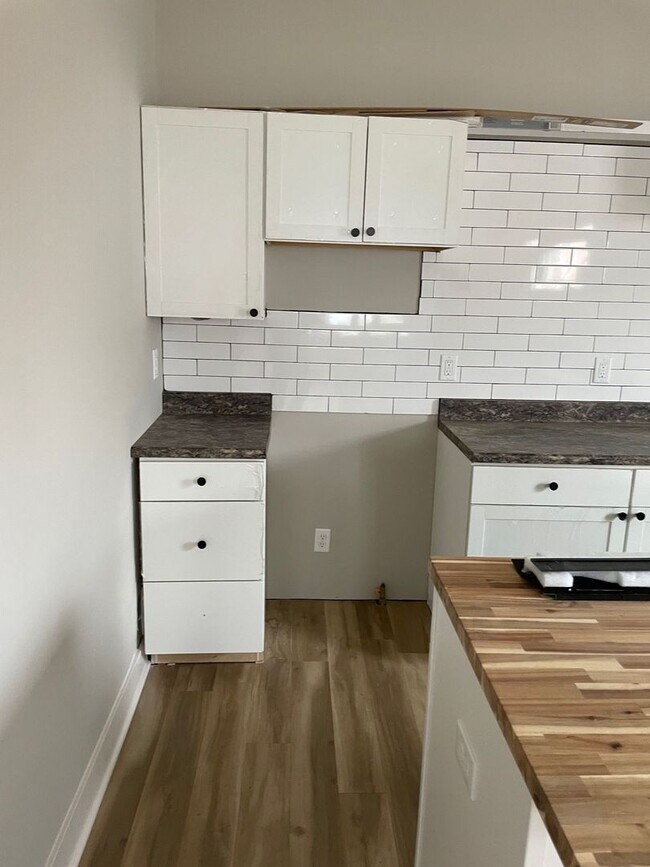 Building Photo - Shelby Park Amazing Newly Renovated 2 Bedroom House