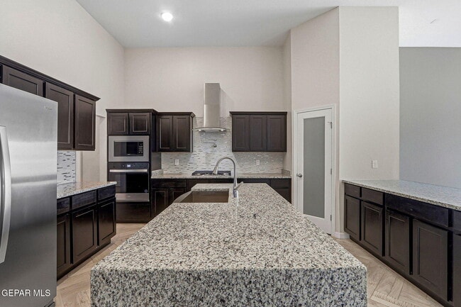 Building Photo - 925 Louisiana Downs Ave