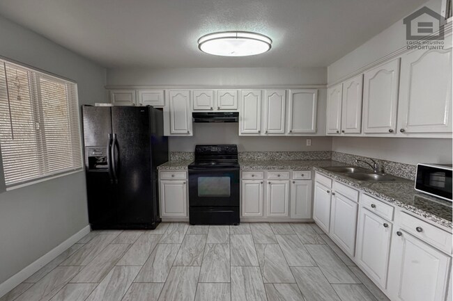 Building Photo - 3Bed/2Bath Townhouse at 47th Ave/Maryland Ave! Ready for Immediate Move-In! – FENCED-IN YARD!