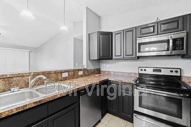 Building Photo - 1021 Mineola Dr
