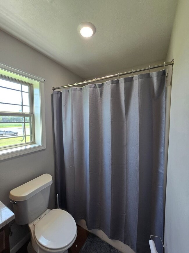 Building Photo - Immaculate Studios in Newport!