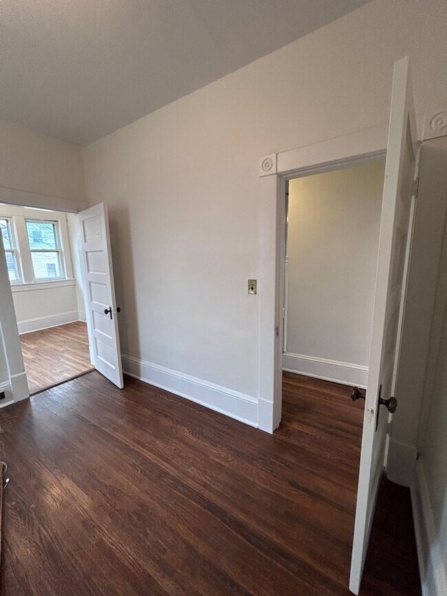 Building Photo - Renovated Victorian with historic touches & huge yard!