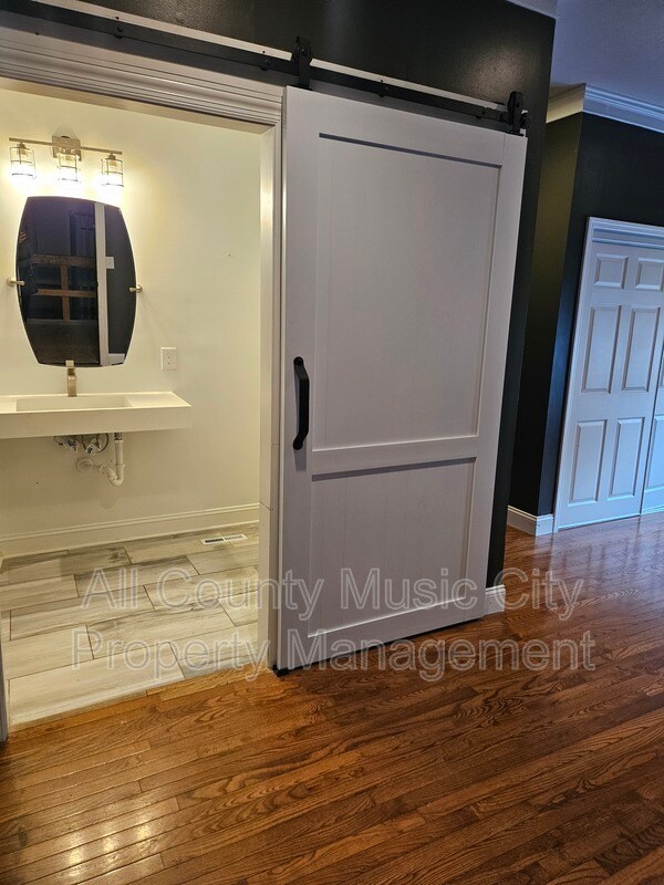 Building Photo - 425 Chamberlain Park Ln