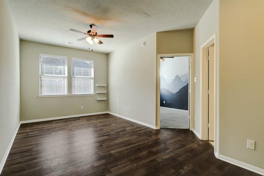 Building Photo - 4919 Grand Chateau Ln