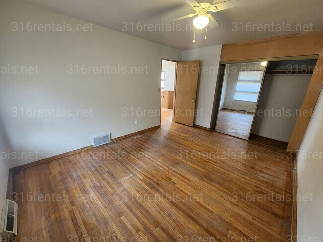 Building Photo - $1,549- 4 bedroom/ 2 bathroom Single Family Home