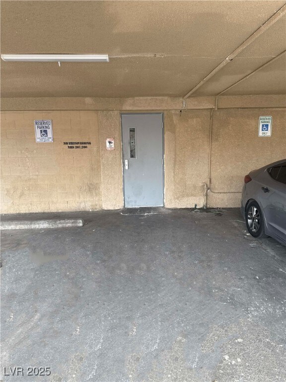 Building Photo - 305 N 10th St