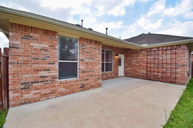 Building Photo - 17911 Serene Shore Dr