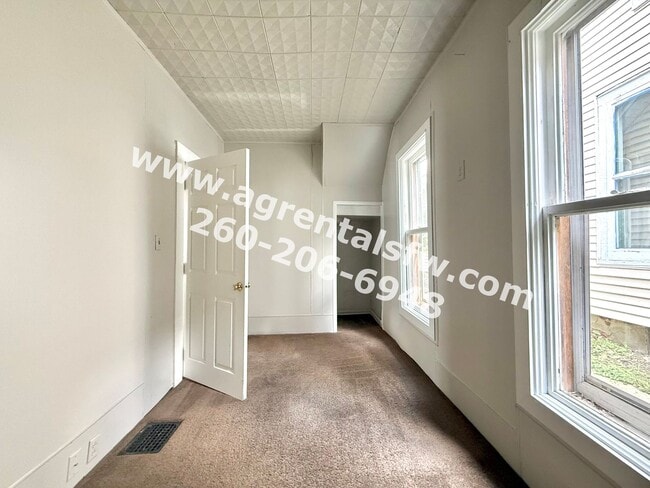Building Photo - 2 bedroom house