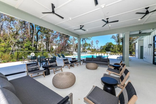 Building Photo - 8325 Coventry Ct