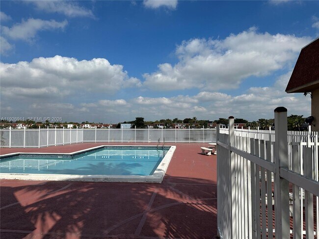 Building Photo - 250 NW 107th Ave