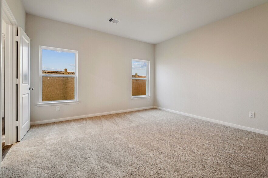Building Photo - 15648 Plum Brk Dr
