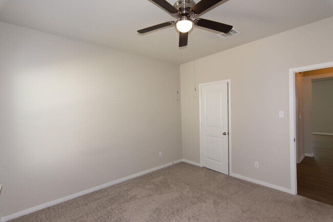 Building Photo - 649 Donegal Ln